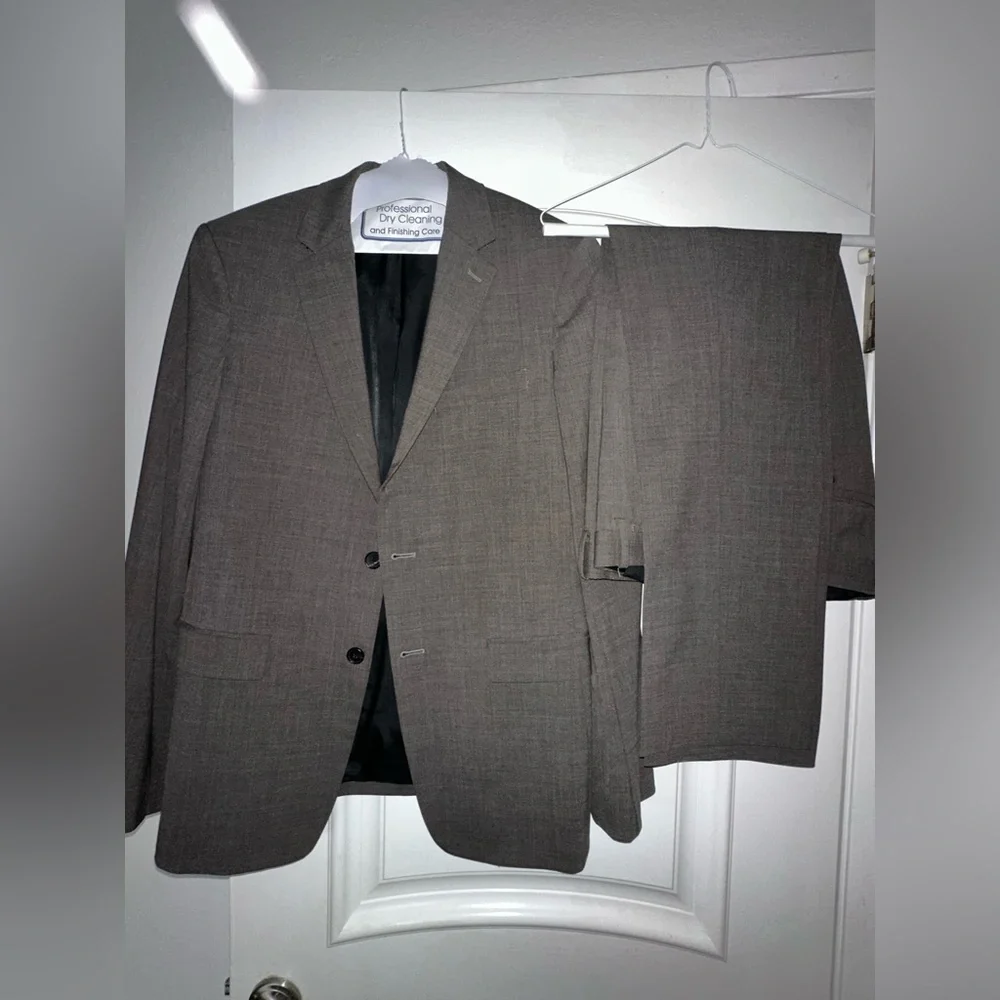 Theory Suit – Like New